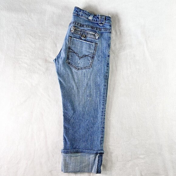 ⭐️⭐️SOLD⭐️⭐️ Bubblegum Brand Denim Capri | Medium Wash Blue | Distressed - Picture 3 of 16